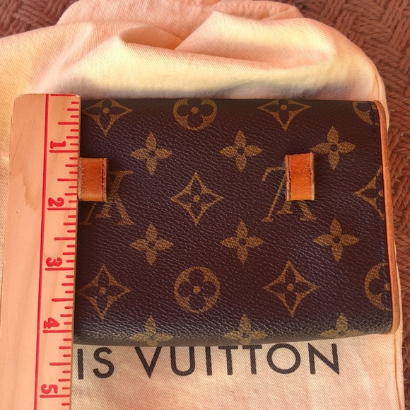 Louis Vuitton Florentine Pouch. ❤️ - Picture 6 of 16